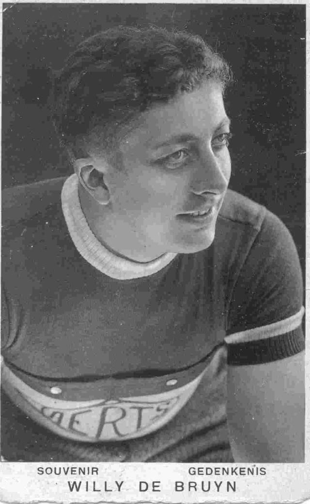 Portretfoto van Willy De Bruyn in koerstenue.