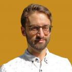 Portret van Thijs Dekeukeleire, die de familiegeschiedenis van zijn opa verderzet.